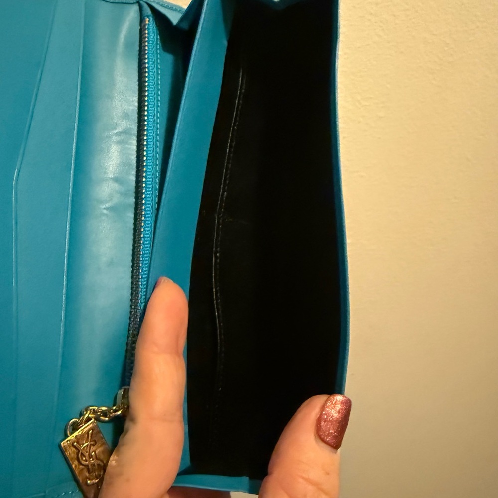 🔥SOLD🔥STUNNING 🤩 Yves Saint Laurent Embossed Leather Wallet ✨ - Picture 6 of 16